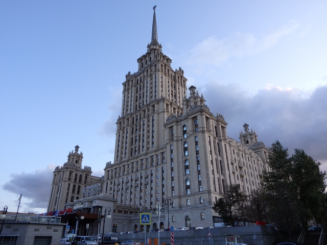 【ロシア語の三つの壁】キリル文字の先に待ち受ける文法の試練を乗り越えよう